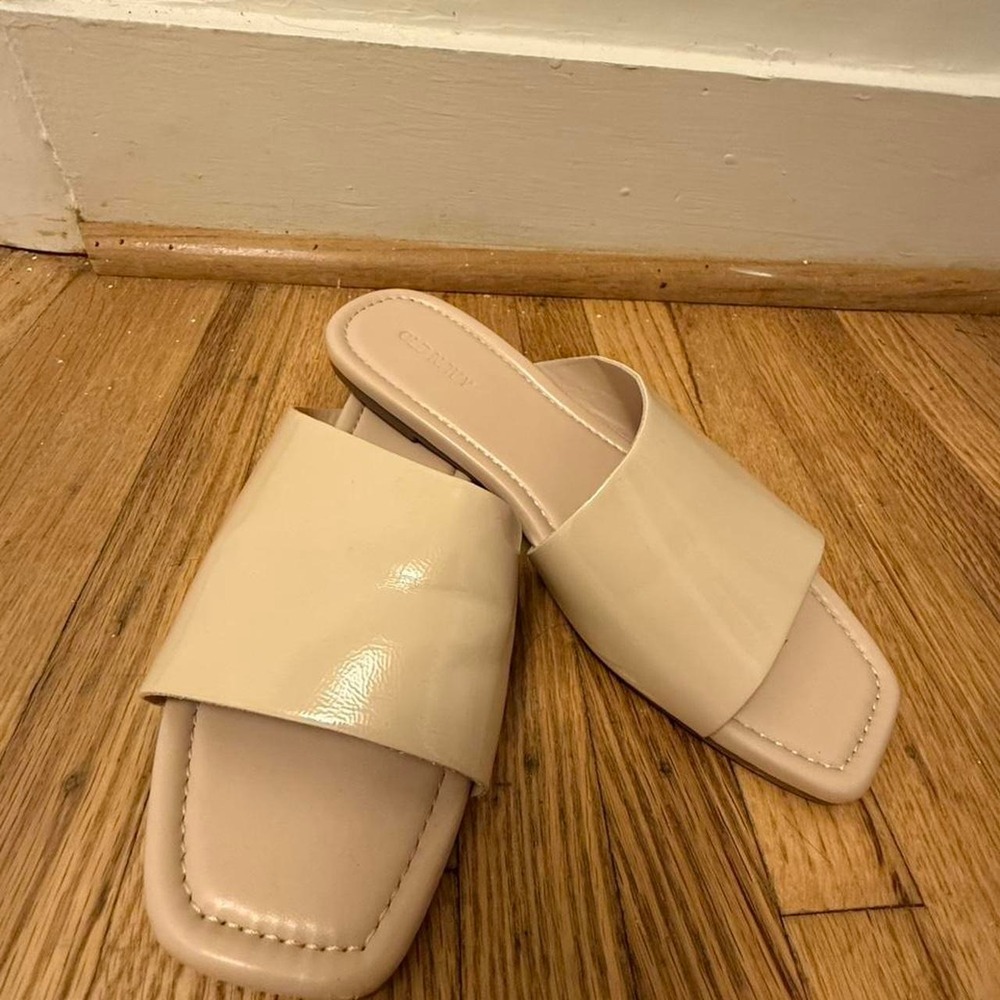 Cream leather slides with a square toe
